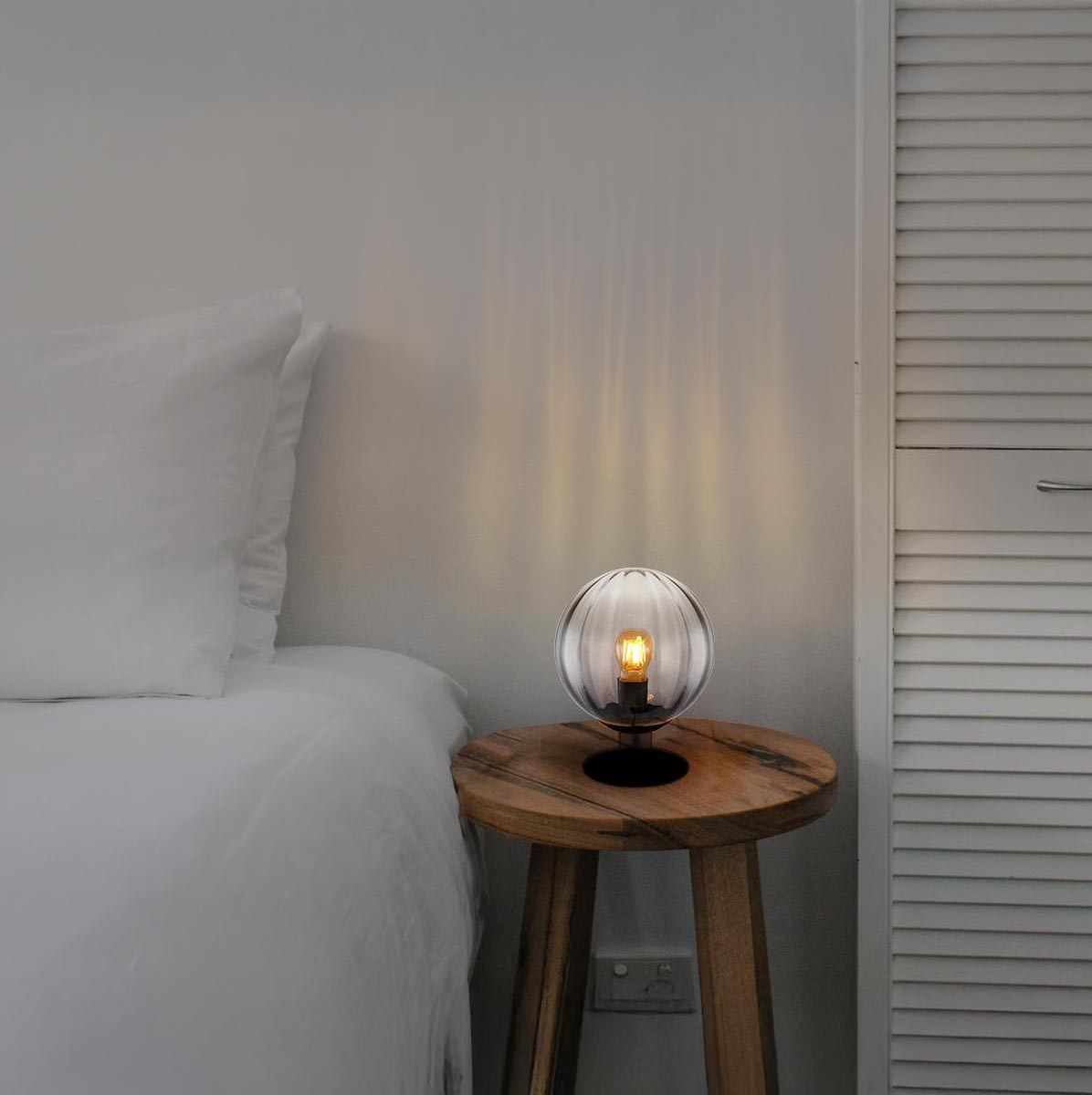 Tischleuchte, Glas, Metall, Rauchfarbig, Kugel, Schalter, Schwarz, 30 cm Höhe