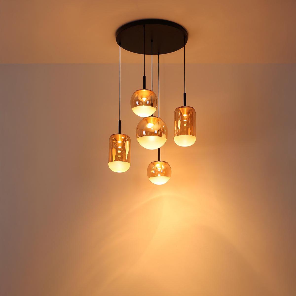 LED Pendelleuchte, Metall, Glas, 5er, Amber, Messing, Schwarz, 71 cm Ø