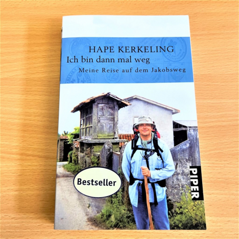 Hape-Kerkeling-Ich-bin-dann-mal-weg-Meine-Reise-auf-dem-Jakobsweg-Buch-Taschenbuch-Pilgerweg-06.07.2023-1-1024x1024