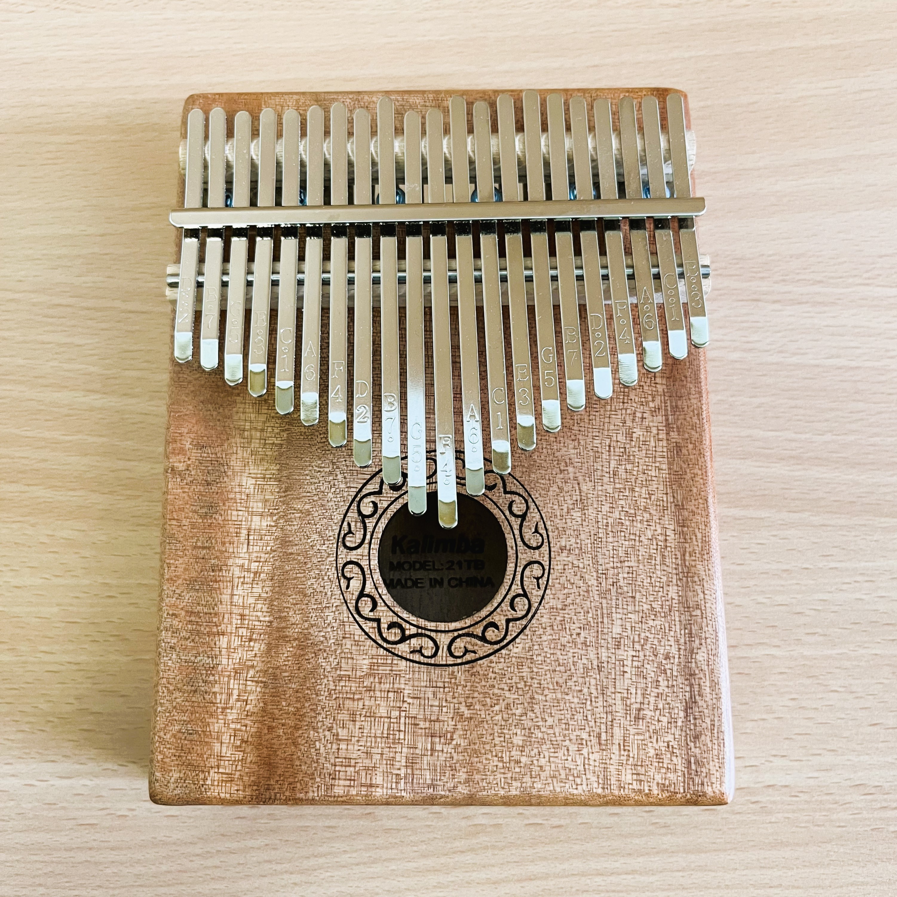 Kalimba mit 21 Tasten - Holz - Instrument - Tastenklavier - musizieren - Klänge - spielen - 1