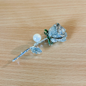 Brosche Rose - Perle Schmuck - Damen Brosche - Rosen Motiv - Vintage Schmuck - Strass Brosche - Eleganter Schmuck - Romantisch Brosche - Modeschmuck - 1