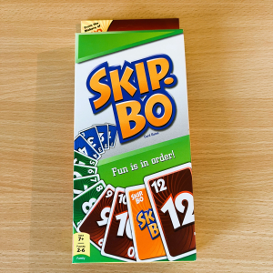 skip-bo-kartenspiel-gesellschaftsspiel-familie-spiel-abend-kinder-erwachsene-strategie-unterhaltung-neu-original-verpackt - 1