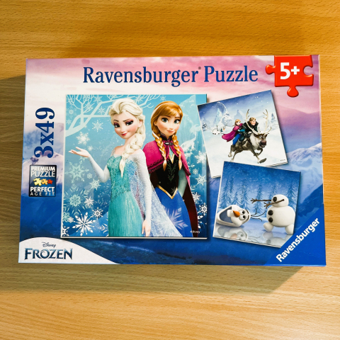 Frozen Puzzle - Winterwelt - Kinderpuzzle - Elsa Figur - Anna Abenteuer - Puzzle Set - Lernspiel - Disney - Fantasie Spiel - Konzentration fördern - Familienzeit - 1