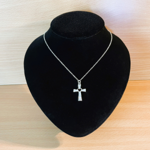kreuz-halskette-herz -schmuck-accessoires - modeschmuck-kette - christlich- herz-anhänger-kette - elegante-halskette - spirituell - 1
